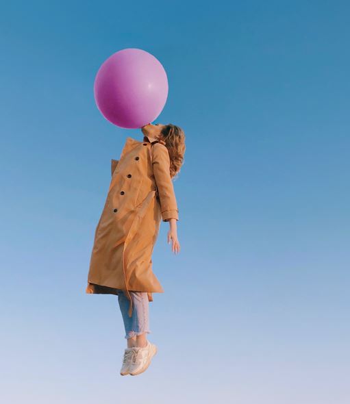 Frau mit Ballon Himmel